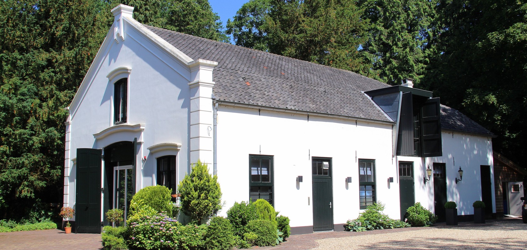 Maartensdijk_-_Dorpsweg_195_Eyckenstein_-_Koetshuis bijgesneden.jpg