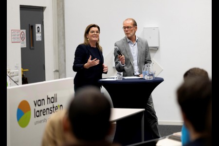 Ron en Minister Van der Wal.jpg