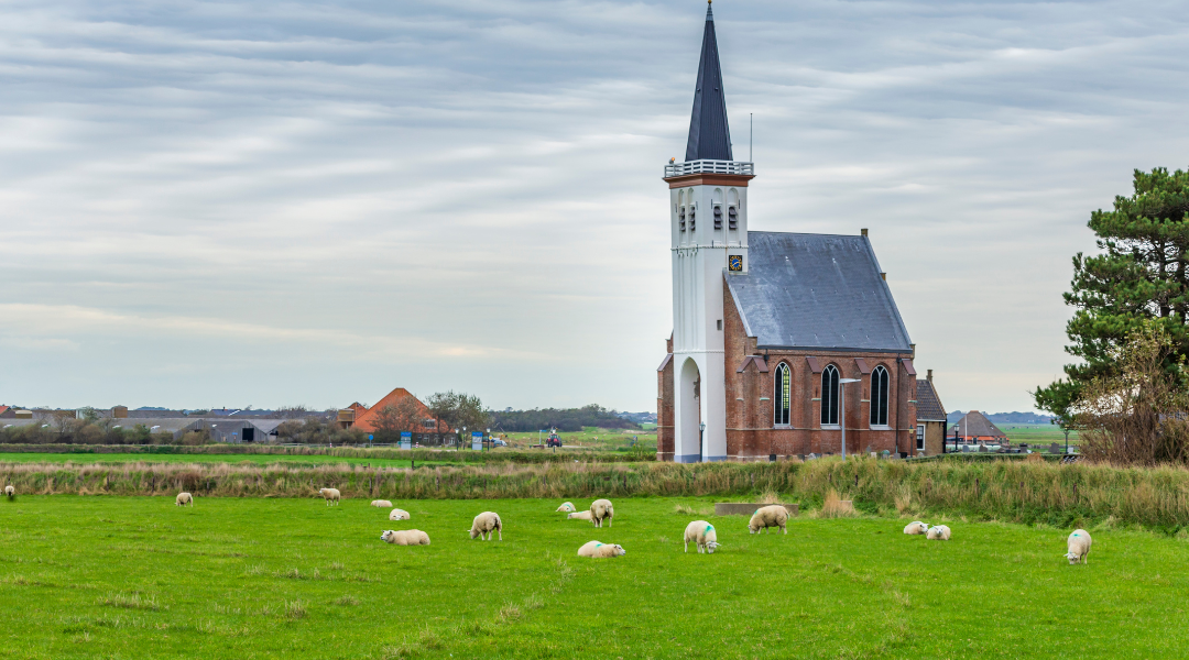 Kerk en landbouwgrond